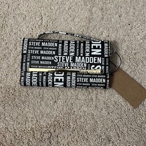 Steve Madden black and white logobar trifold